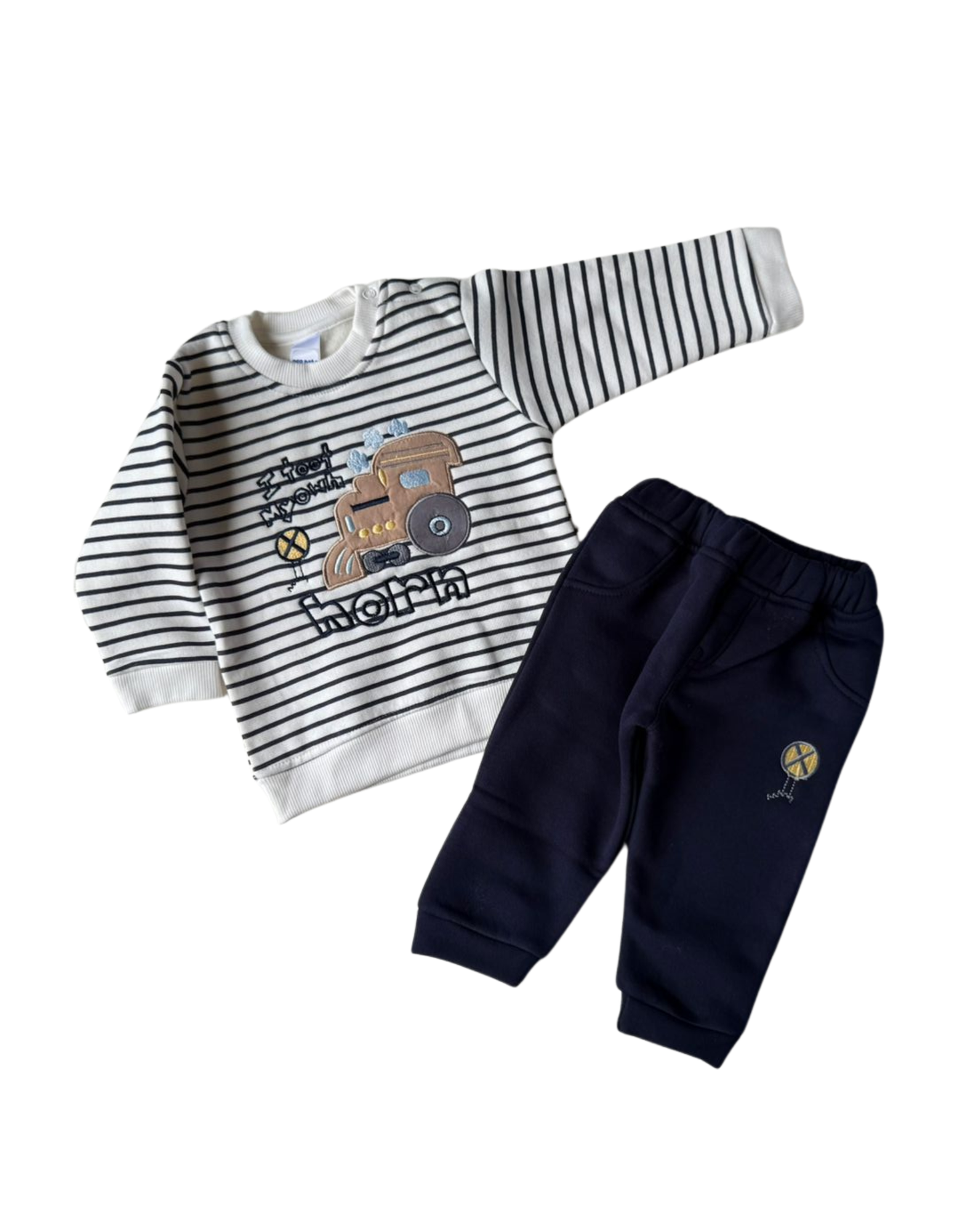 💛 A cozy, stylish outfit that adds charm and fun to your baby boy’s wardrobe!