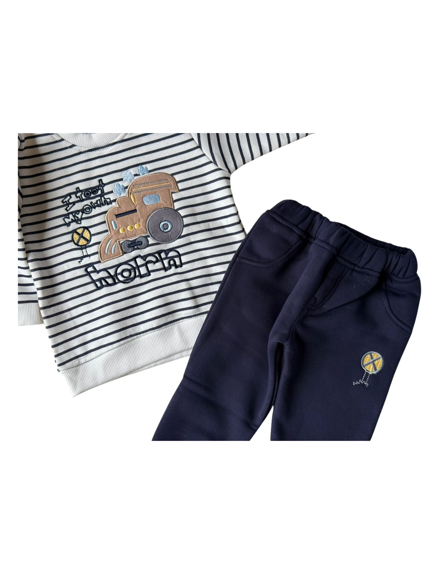 💛 A cozy, stylish outfit that adds charm and fun to your baby boy’s wardrobe!