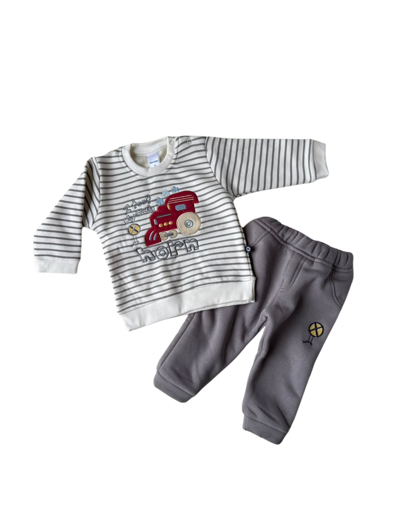 💛 A cozy, stylish outfit that adds charm and fun to your baby boy’s wardrobe!