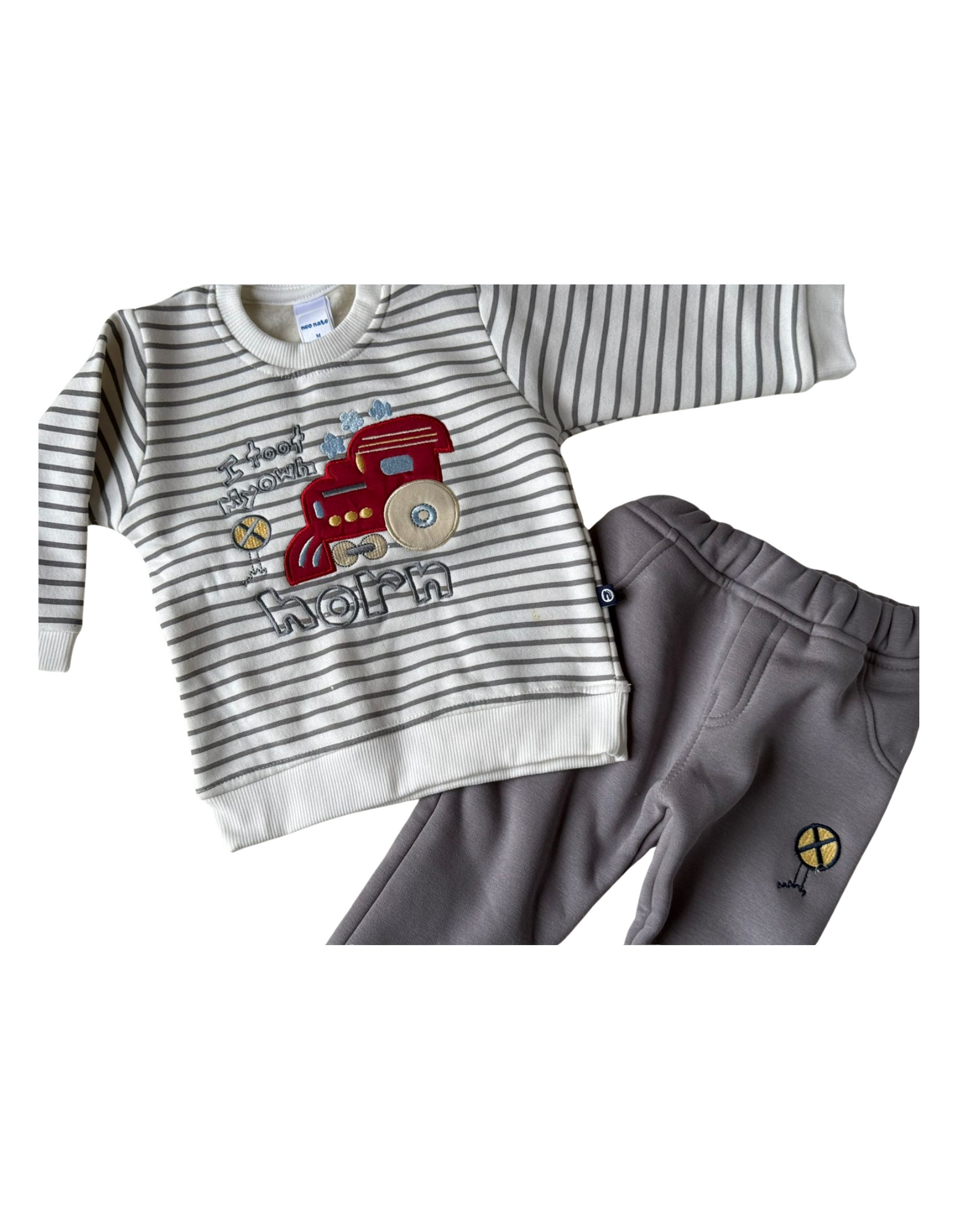 💛 A cozy, stylish outfit that adds charm and fun to your baby boy’s wardrobe!
