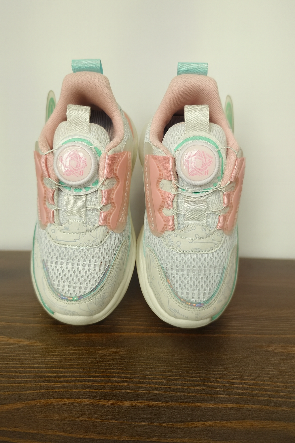 Mini Me Kidz Sneakers – Sporty Neon Tech for bold style & Pastel Dream