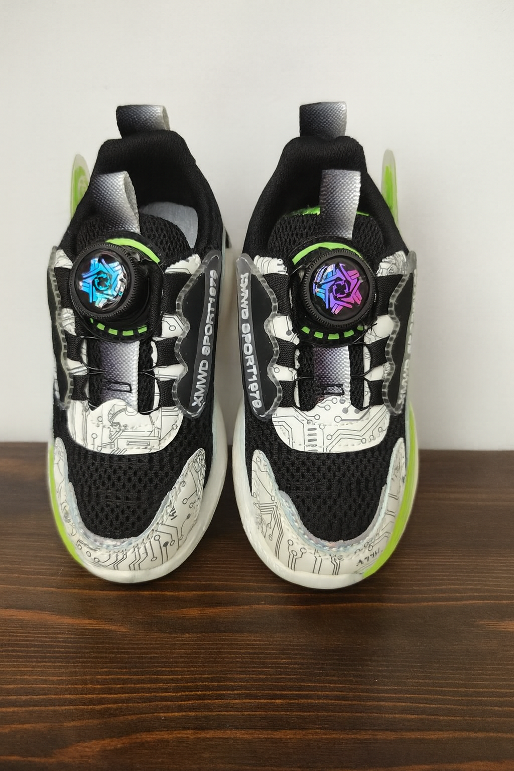 Mini Me Kidz Sneakers – Sporty Neon Tech for bold style & Pastel Dream