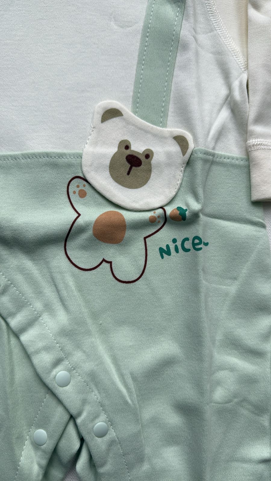 These adorable imported baby rompers are perfect for your little one’s.(set of 3)💫