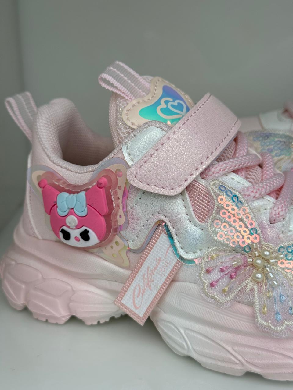 Sparkle in every step – the cutest butterfly sneakers for your little princess!