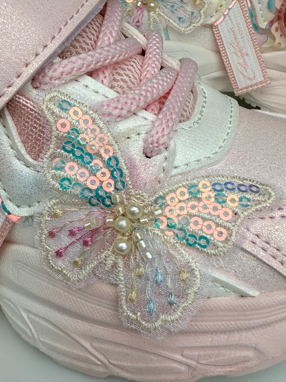Sparkle in every step – the cutest butterfly sneakers for your little princess!