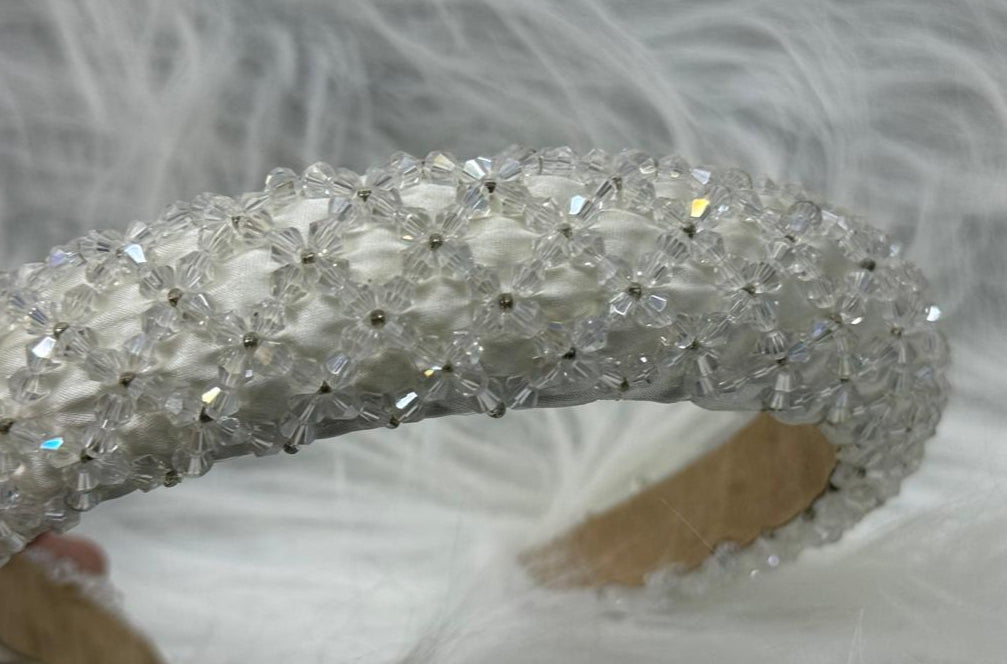 ✨ Handmade crystal-beaded hairband – elegant, festive &amp; classy!