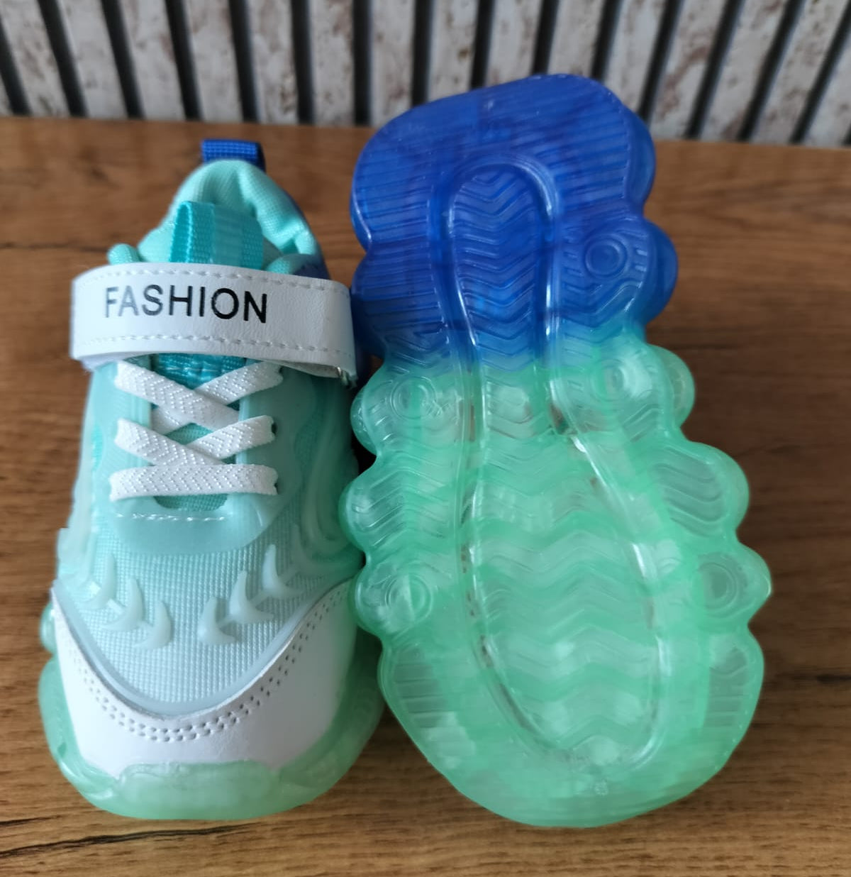 🌟 Kids Fashion Sneakers – Aqua Glow Edition 🌟