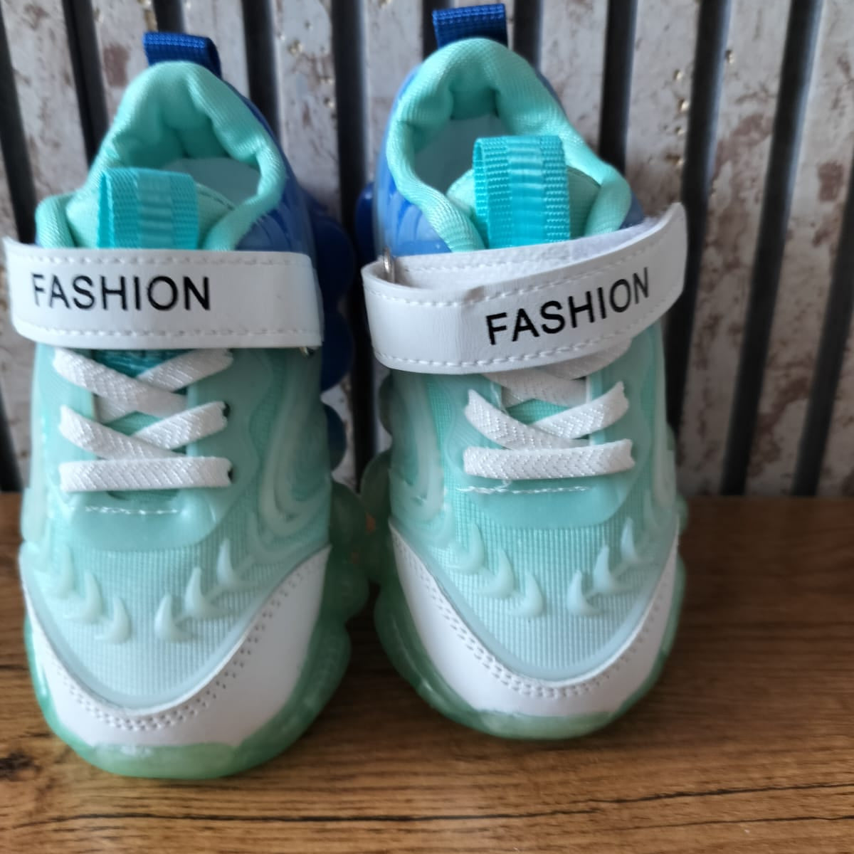 🌟 Kids Fashion Sneakers – Aqua Glow Edition 🌟