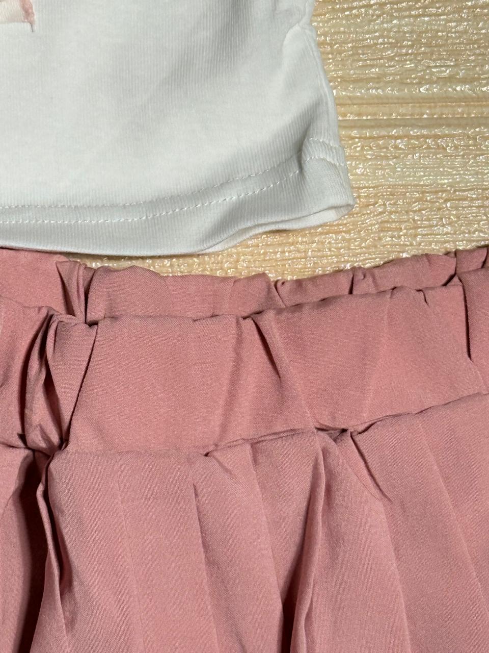 Adorable Baby Girl 2-Piece Outfit – Black Bow Top &amp; Pink Layered Skirt  💖