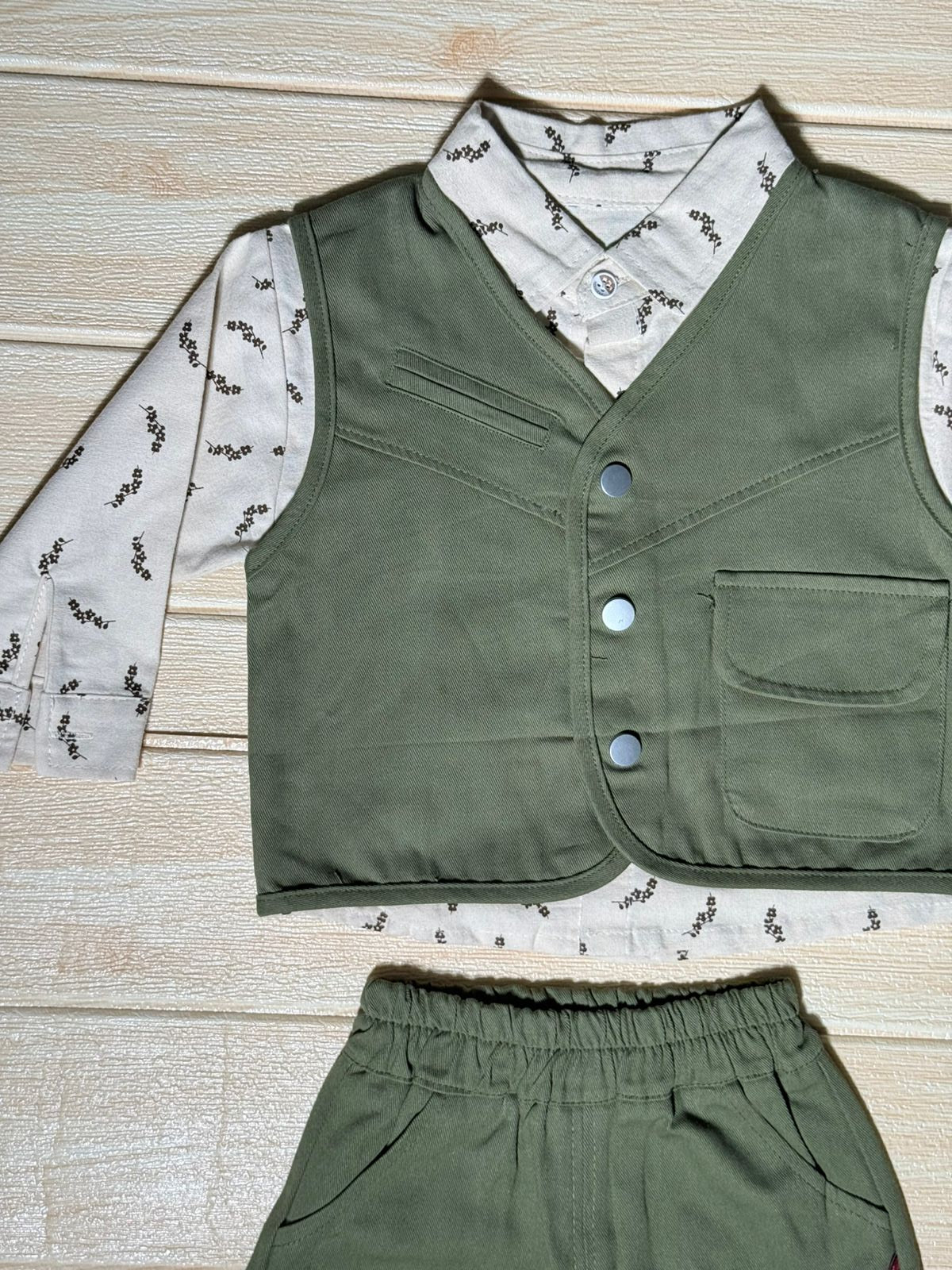 👕 Stylish Boys’ 3-Piece Outfit Set (Vest, Shirt & Pants)