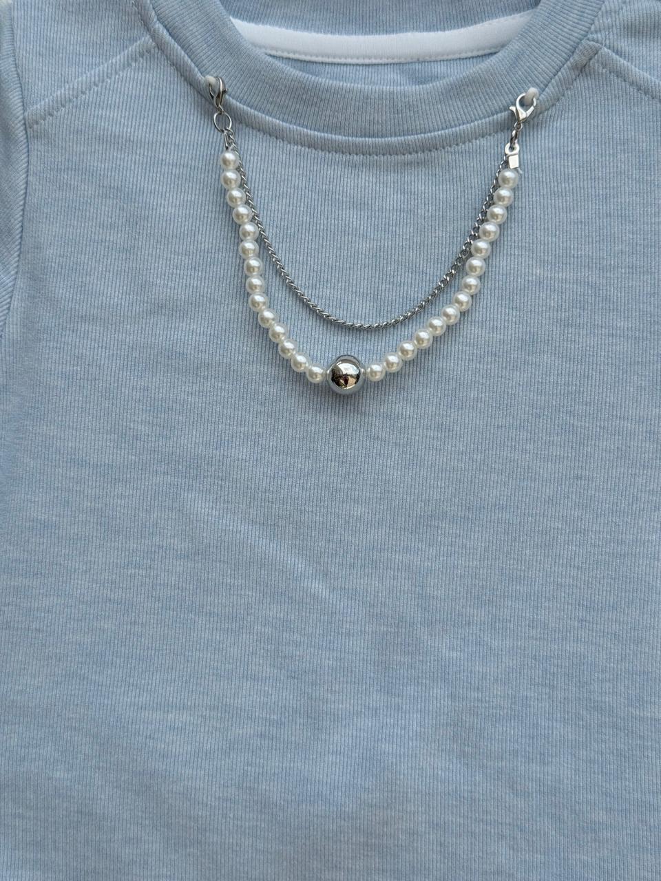 Keep your little one looking stylish and comfy with this adorable two-piece outfit!