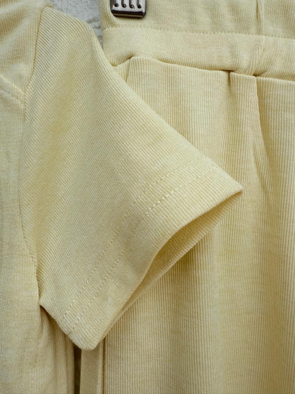 Keep your little one looking stylish and comfy with this adorable two-piece outfit!