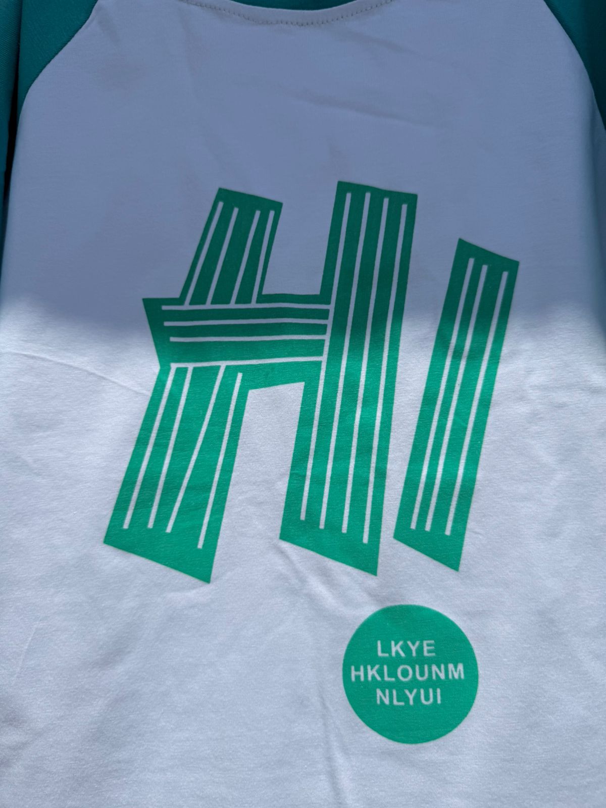 🧒 Boys’ Trendy 2-Piece Set – “HI” Design (Summer Collection)