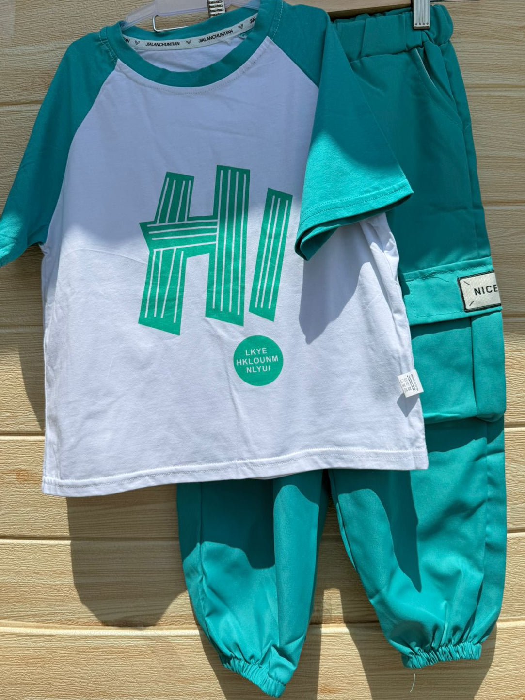 🧒 Boys’ Trendy 2-Piece Set – “HI” Design (Summer Collection)