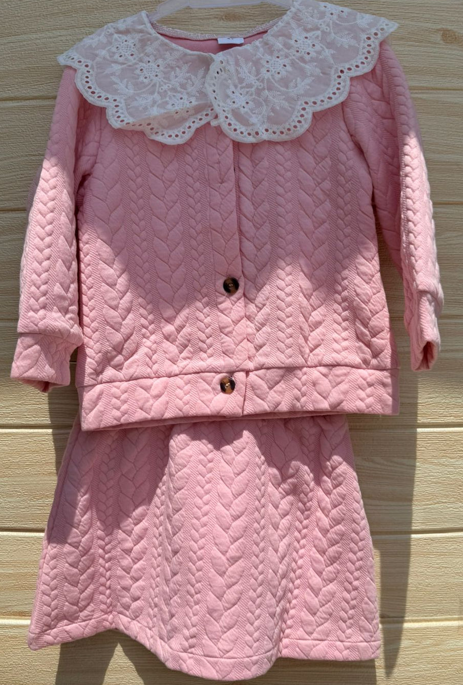 🌸 Elegant Pink Quilted Set with Lace Collar 🌸