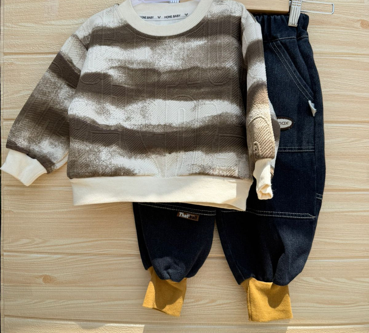 🧒 Stylish Kids’ Casual Set – Tie-Dye Sweatshirt &amp; Denim Joggers