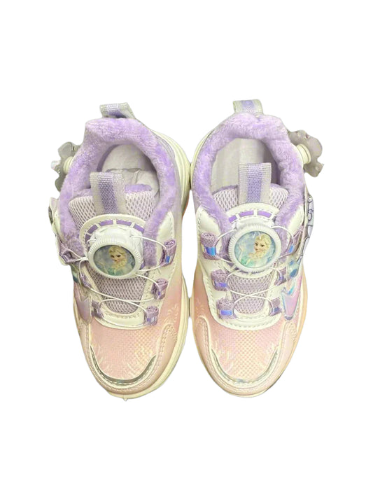Kids sneakers mix cozy comfort with fun style, perfect for every little adventure.