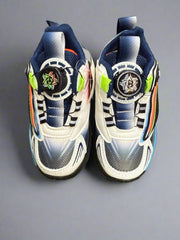 These kids' sneakers combine style and sportiness for everyday wear.