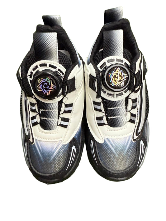 These kids' sneakers combine style and sportiness for everyday wear.