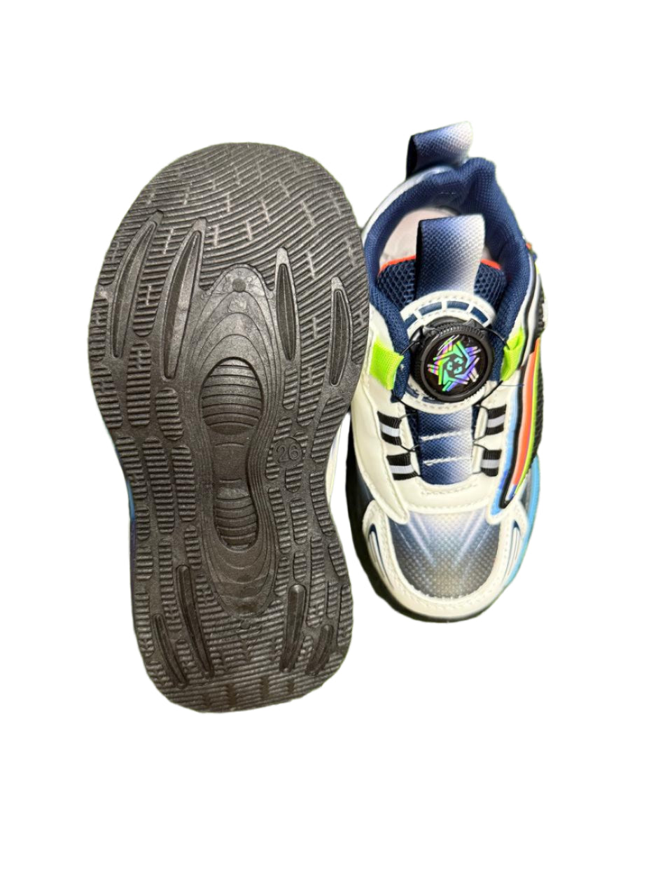 These kids' sneakers combine style and sportiness for everyday wear.
