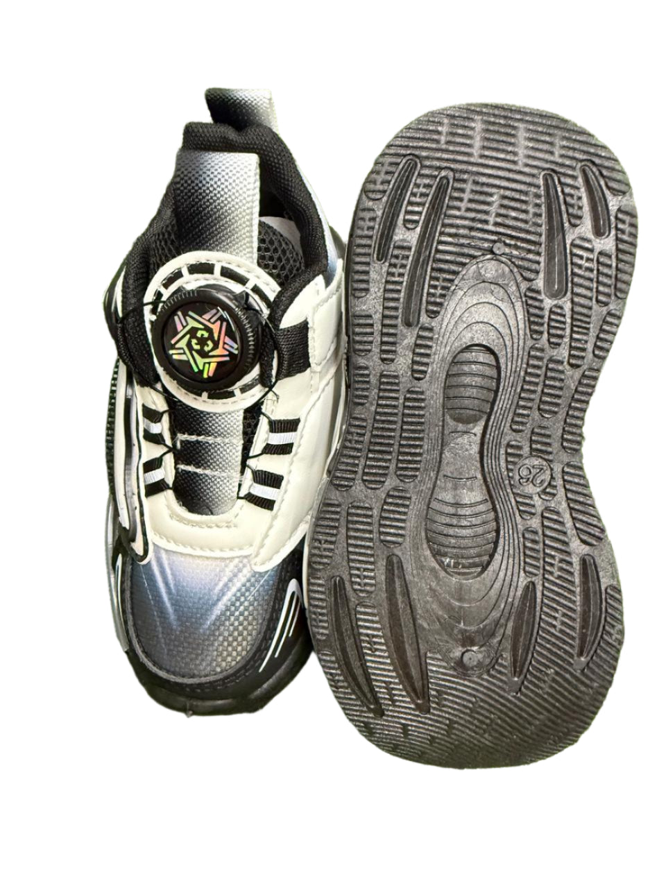 These kids' sneakers combine style and sportiness for everyday wear.