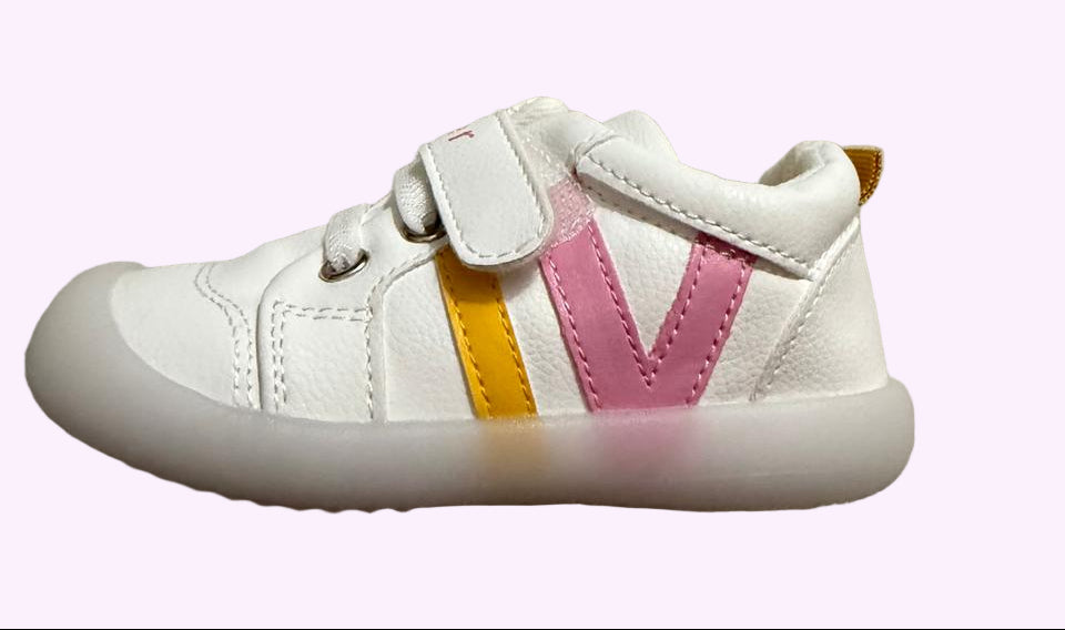 🍼 Mini Me Kidz – Soft White Baby Sneakers